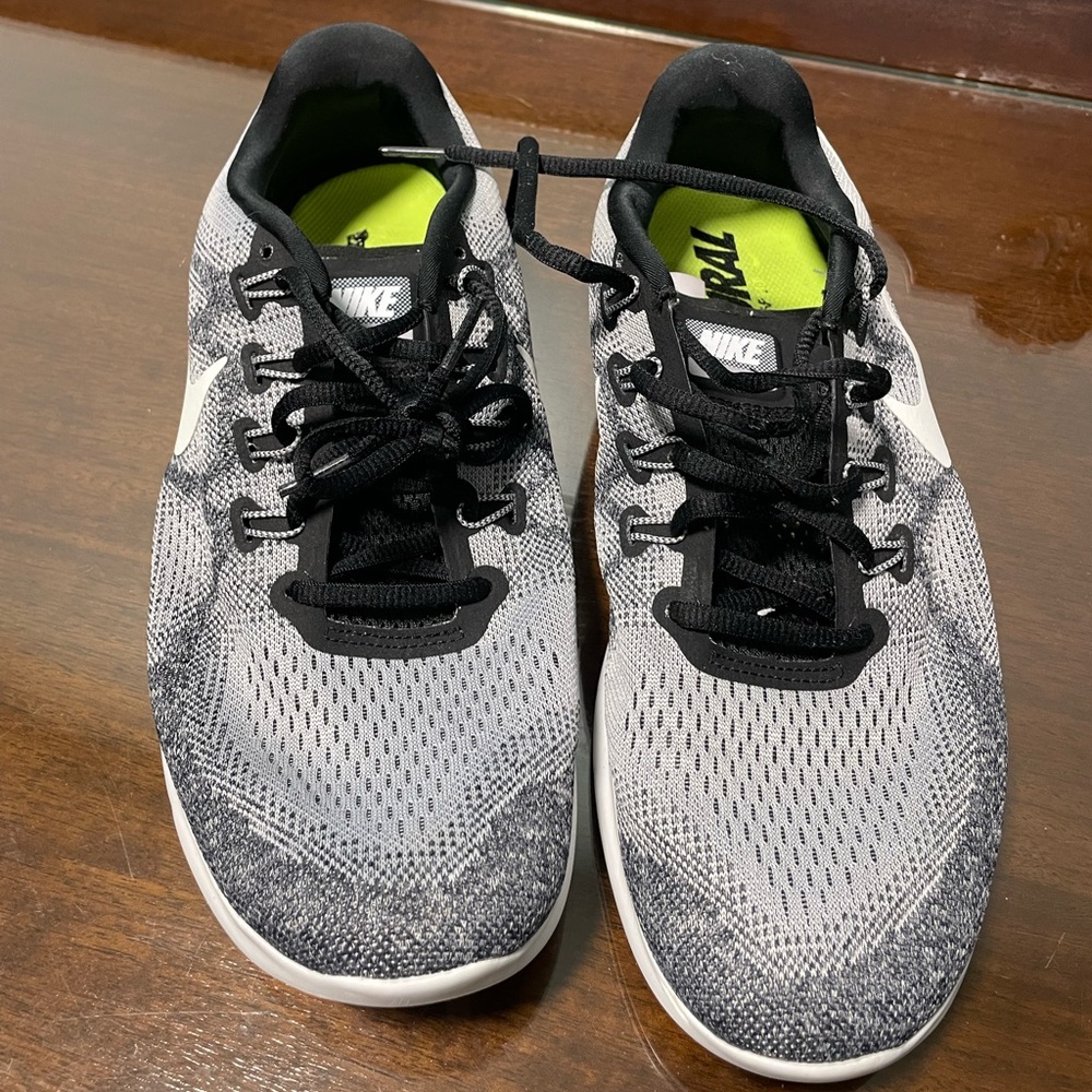 Nike Black and White Running Shoes